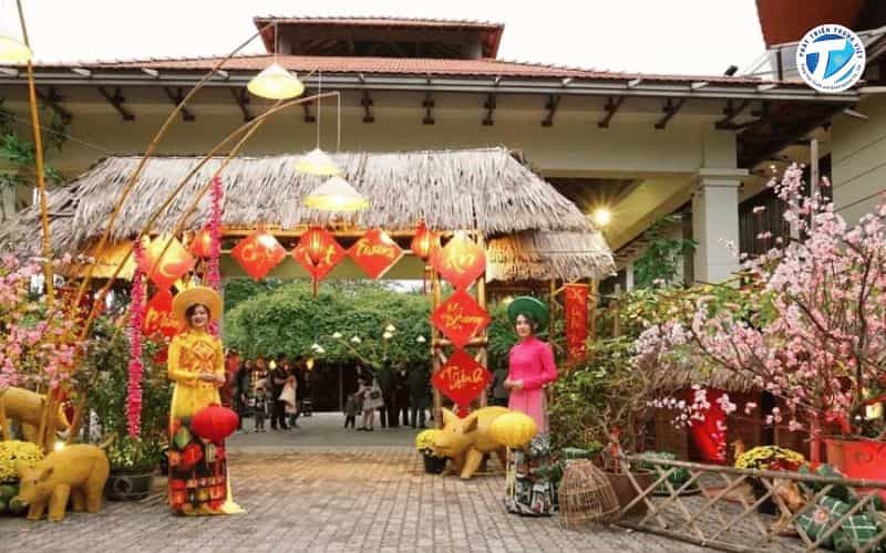 Hình ảnh cổng nhà ngày Tết sang trọng 