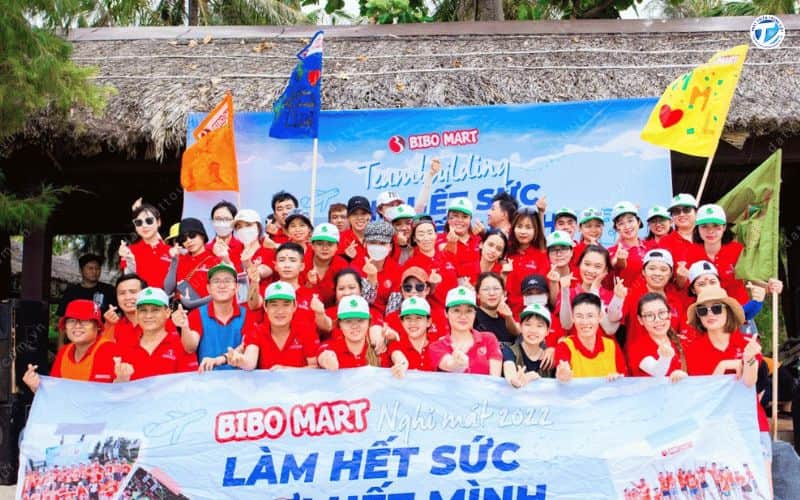 Hình ảnh mẫu băng rôn vải treo dọc phố Hà Nội sử dụng chất liệu Polyester với màu sắc rực rỡ