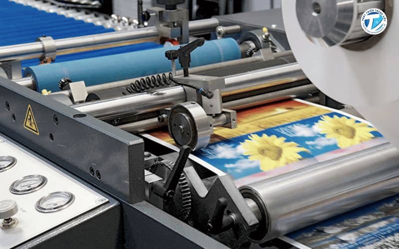 Hình ảnh máy in offset trên nhựa PVC 