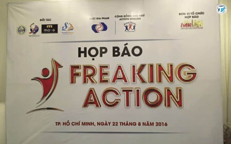 Hình ảnh thực tế backdrop băng rôn vải trong một buổi họp báo quốc tế